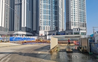 49층 초고층 아파트 앞 도심 한복판에서 발파 공사…주민 반발