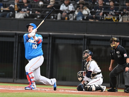 이대호 솔로포·오승환 1이닝 무실점…한국, 일본에 7-1 완승