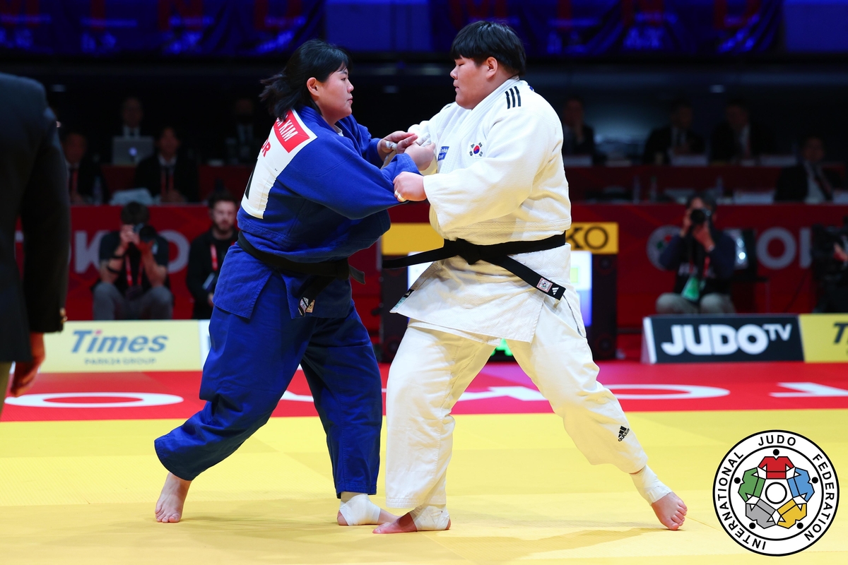 결승에서 맞붙은 이현지(오른쪽)와 김하윤