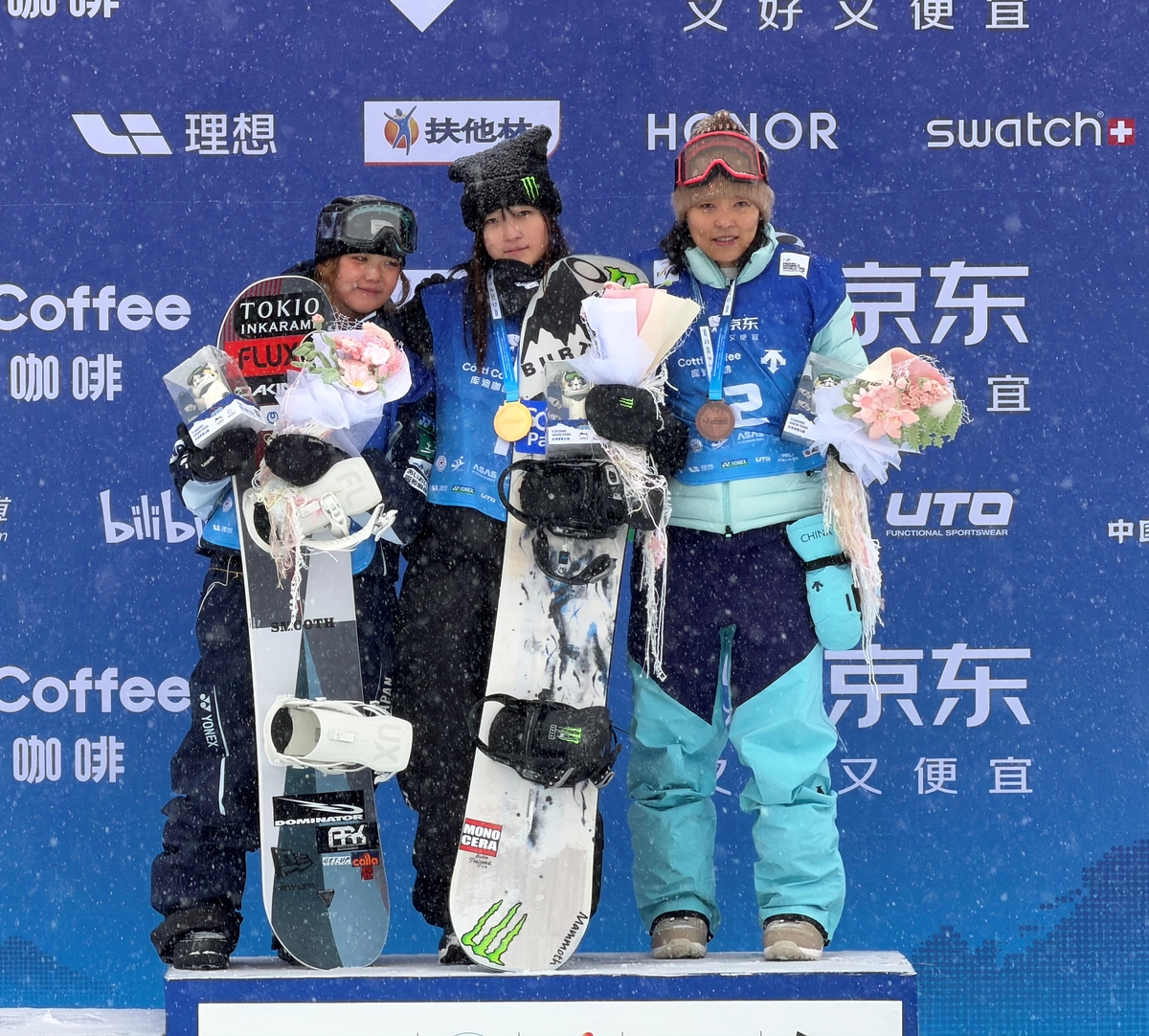 최가온(가운데). 왼쪽이 2위 구도, 오른쪽은 3위 차이쉐퉁(중국).