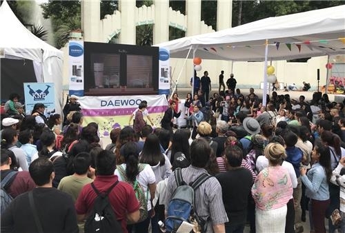 Daewoo Electronics promociona sus productos en un festival en México