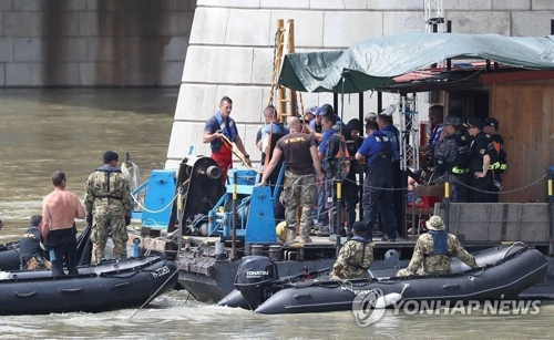 (3ª AMPLIACIÓN) Se confirma que los 5 cuerpos hallados son víctimas surcoreanas del hundimiento del barco en Hungría