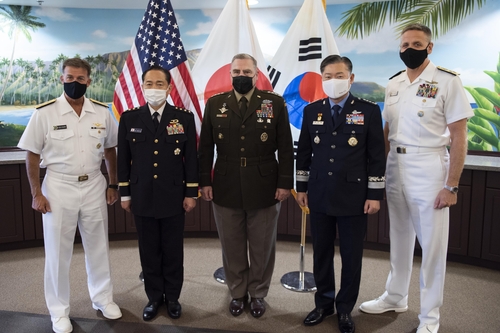 Los jefes militares de Corea del Sur, EE. UU. y Japón prometen fortalecer la cooperación