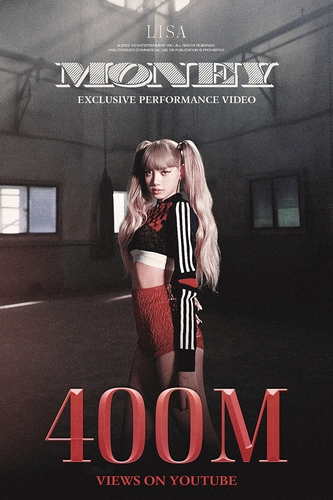 La imagen, proporcionada, el 10 de enero de 2022, por YG Entertainment, muestra un póster para conmemorar los 400 millones de visualizaciones en YouTube del vídeo de la actuación exclusiva de "Money" de Lisa, integrante de BLACKPINK. (Prohibida su reventa y archivo)