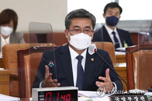 La foto, tomada el 22 de marzo de 2022, muestra al ministro de Defensa surcoreano, Suh Wook, hablando durante una sesión parlamentaria, en la Asamblea Nacional, en Seúl. (Imagen del cuerpo de prensa. Prohibida su reventa y archivo)