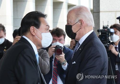 (2ª AMPLIACIÓN) Yoon y Biden sostienen su primera cumbre sobre Corea del Norte y la economía