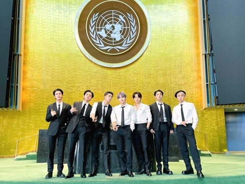 Los miembros de BTS parten hacia EE. UU. para visitar la Casa Blanca