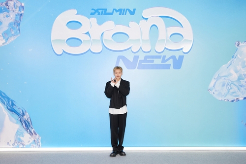 Xiumin, integrante del grupo de música K-pop EXO, posa ante la cámara durante una conferencia de prensa en línea para promocionar su álbum en solitario "Brand New", el 26 de septiembre de 2022, en esta imagen proporcionada por SM Entertainment. (Prohibida su reventa y archivo) 