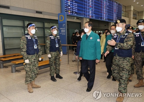 El PM inspecciona las medidas antipandémicas en el Aeropuerto Internacional de Incheon