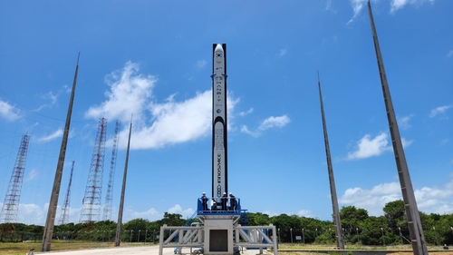 La foto, sin fechar, proporcionada por Innospace, muestra su vehículo de lanzamiento de prueba suborbital HANBIT-TLV erigido en la plataforma de lanzamiento, en el Centro Espacial de Alcántara, en el norte de Brasil. (Prohibida su reventa y archivo)