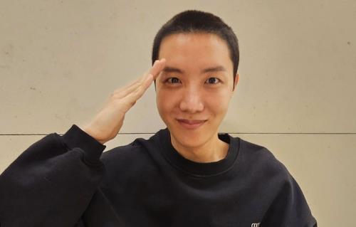 (2ª AMPLIACIÓN) J-Hope de BTS inicia su servicio militar
