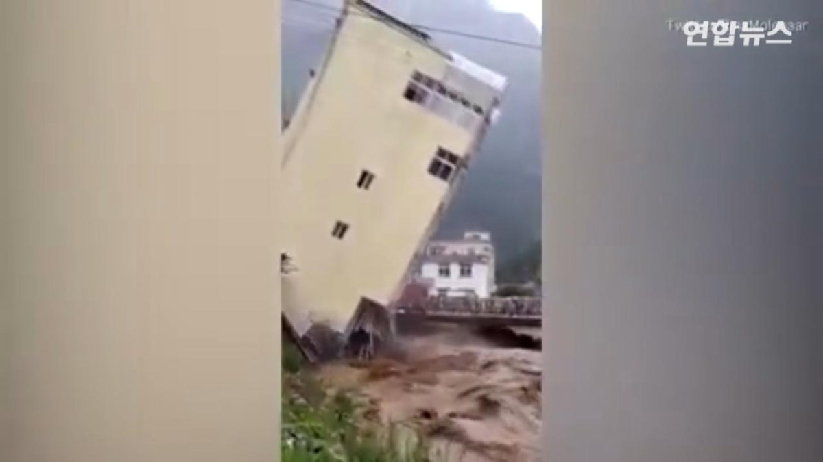 [현장영상] 생지옥된 시에라리온…홍수에 휩쓸려가고 무너지고