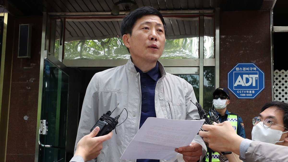 La policía realiza una redada por el envío de panfletos anti-Pyongyang
