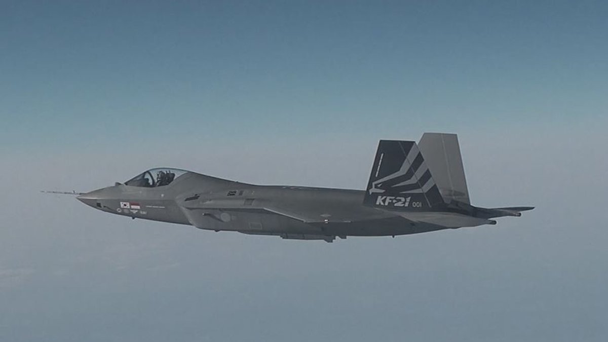 KF-21 전투기 첫 초음속 비행 성공…비행 6개월만