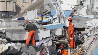 튀르키예 지진 사망 6천명 넘겨…"시간과의 싸움"