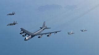 Séoul et Washington organisent des exercices aériens impliquant un B-52H