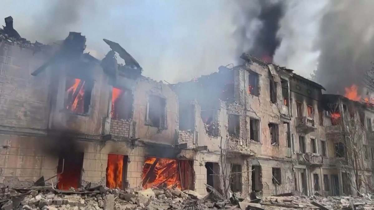 러, 우크라에 공습…병원 공격받아 사상자 20여명 발생