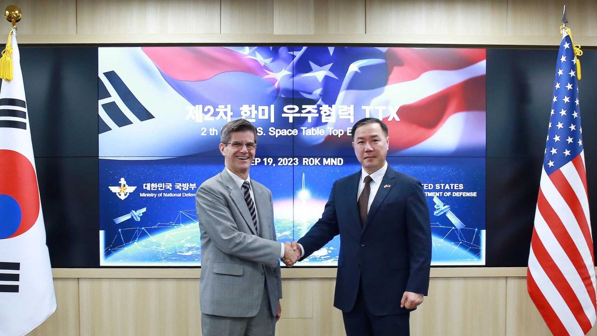 Seúl y Washington discuten una posible cooperación espacial Pyongyang-Moscú durante un ejercicio de simulación