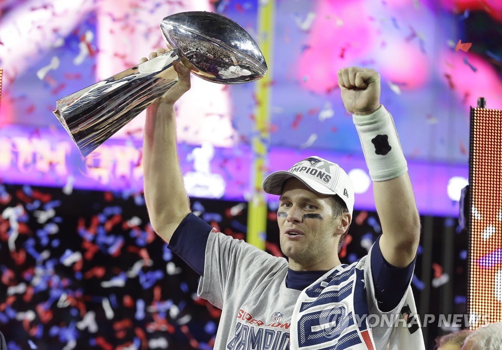 NFL 슈퍼볼 MVP 브래디, '우상' 몬태나를 넘어서다 연합뉴스