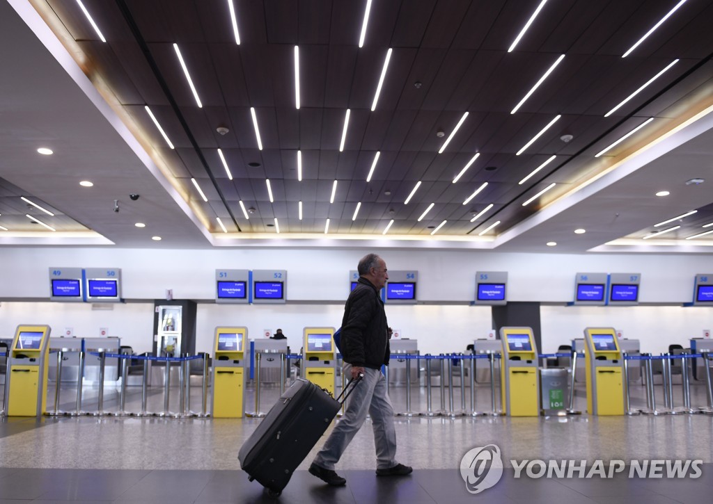 파업으로 텅빈 공항 탑승 수속 카운터 [AP=연합뉴스] 