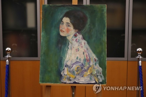 도난 23년 만에 극적으로 되찾은 구스타프 클림트의 '여인의 초상'. [AP=연합뉴스]