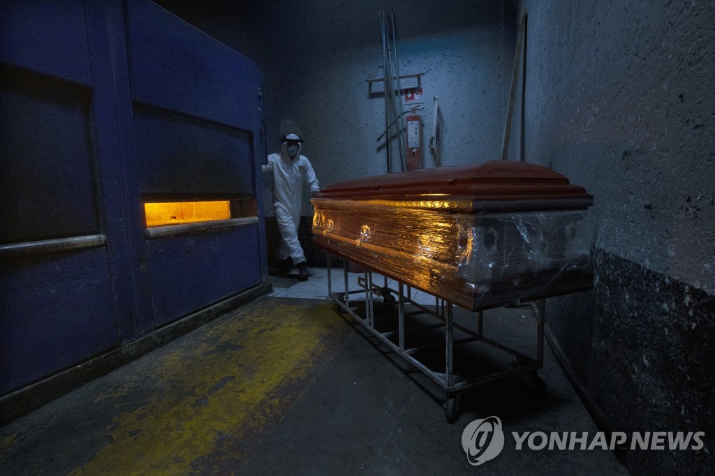 멕시코에서 화장 앞둔 코로나19 사망자 시신