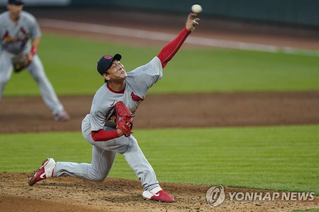 In this Associated Press file photo from Sept. 1, 2020, Kim Kwang-hyun of the St. Louis Cardinals pitches against the Cincinnati Reds in the bottom of the third inning of a Major League Baseball regular season game at Great American Ball Park in Cincinnati. (Yonhap)