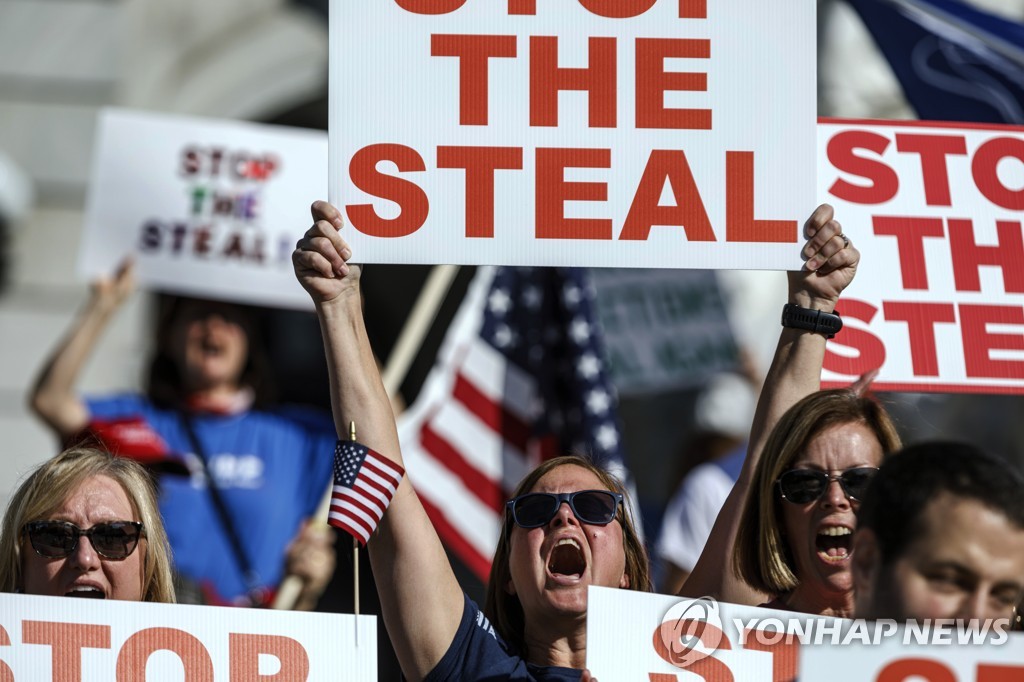 "선거 훔치지 말라"…펜실베이니아에서 시위하는 트럼프 대통령 지지자들