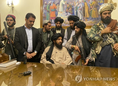 [속보] "탈레반 전투원들, 아프간 대통령궁 진입" <로이터>