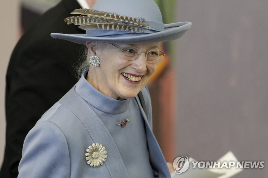 (코펜하겐 AP=연합뉴스) 14일(현지시간) 덴마크 코펜하겐에서 마르그레테 2세 여왕이 덴마크 의회의 여왕 즉위 50주년 기념식에 참석하고 있다. 2022.1.14. photo@yna.co.kr [Mads Claus Rasmussen/Ritzau Scanpix via AP. 재판매 및 DB 금지]