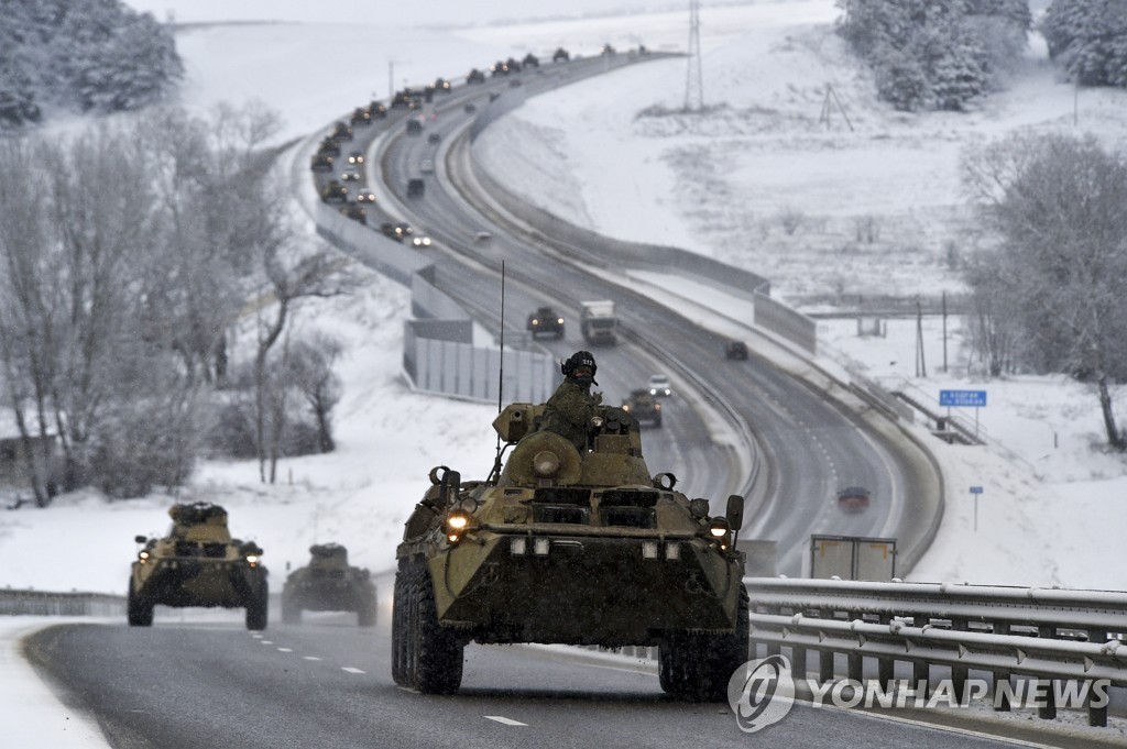 지난 1월 크림반도에서 이동 중인 러시아 기갑차량
