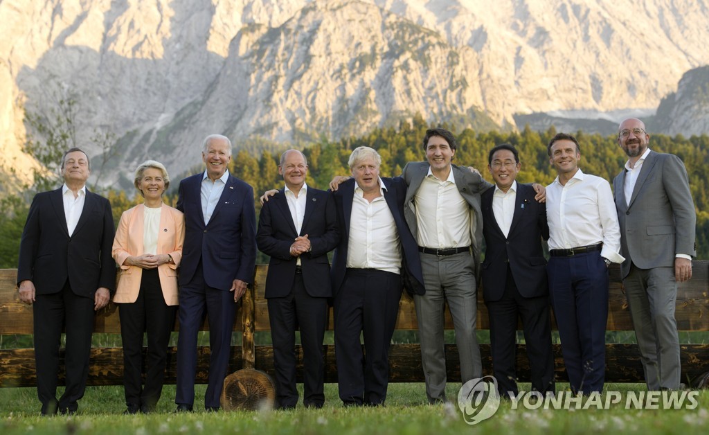 G7 정상회의 기념 촬영