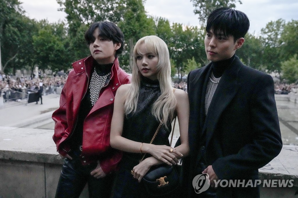 In this AP photo, K-pop stars V (L) of BTS, Lisa (C) of BLACKPINK and Korean actor Park Bo-gum (R) pose for photographers at a fashion show in Paris on June 26, 2022. (Yonhap)