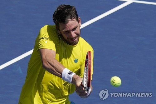 In this Associated Press photo, Cameron Norrie of Britain hits a shot to Benoit Paire of France during their men's singles first-round match at the U.S. Open at the USTA Billie Jean King National Tennis Center in New York on Aug. 30, 2022. (Yonhap)
