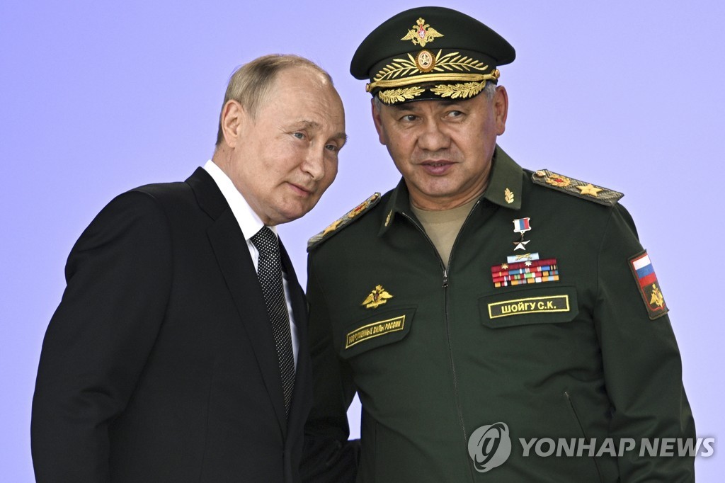 푸틴 러시아 대통령(왼쪽)과 쇼이구 국방부 장관