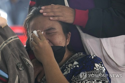 태국, 어린이집 참극에 충격 속 애도…국왕 현지 방문