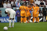 [월드컵] 네덜란드, 조1위 16강 진출…카타르는 개최국 최초 전패 탈락