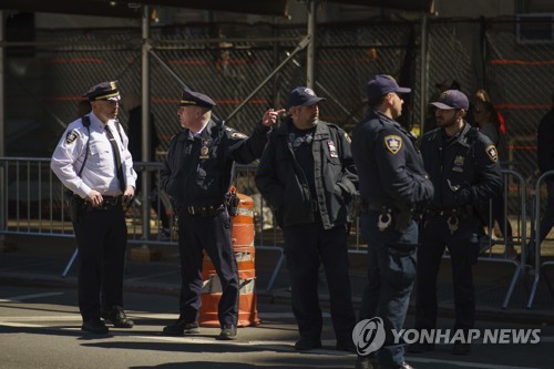 트럼프 민사재판 열리던 뉴욕 법원에 폭탄 협박…긴장 고조