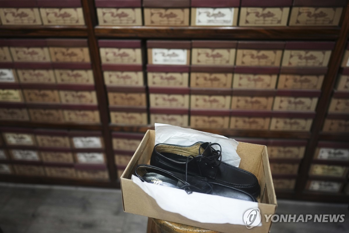 프란치스코 교황이 즐겨 신던 구두 
