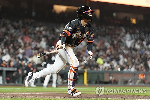 이정후, 안방서도 넘겼다…시즌 5호 홈런 포함 멀티히트
