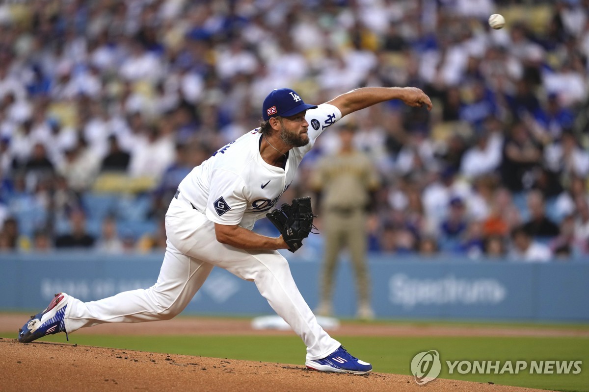 커쇼, 6이닝 1실점…다저스, 샌디에이고 꺾고 NL 서부 공동 1위