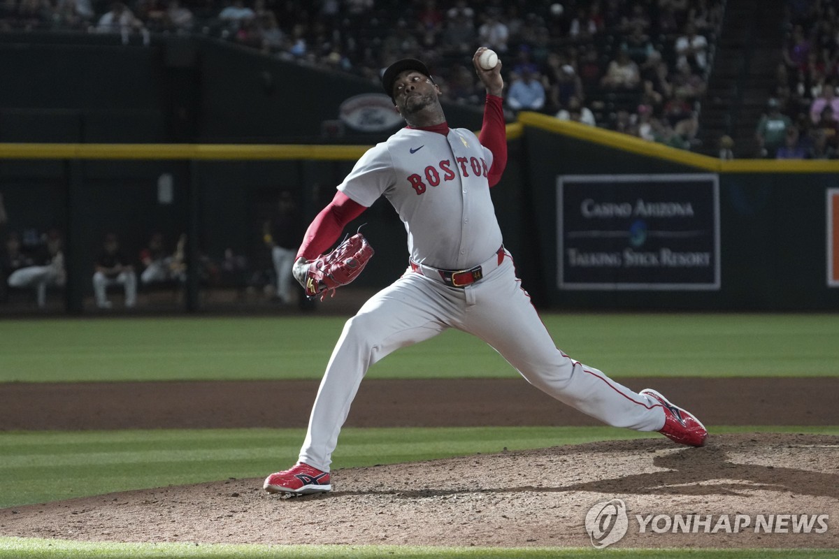 MLB 강속구 투수 채프먼, 1이닝 4탈삼진 진기록