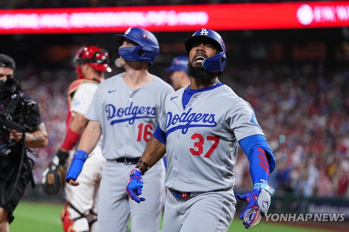 다저스, NLDS 1차전서 필라델피아에 역전승…에르난데스 역전포