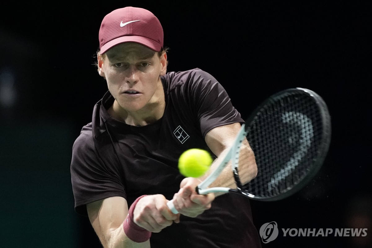 신네르, 테니스 세계 1위 탈환 눈앞…파리 마스터스 결승 진출