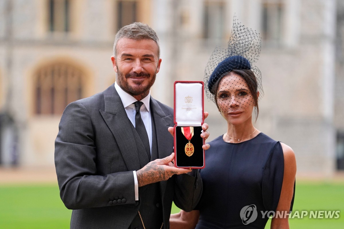 축구스타 베컴, 英찰스 3세로부터 기사 작위 받아