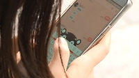 여학생 스마트폰 사용
