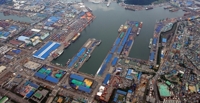 인천 내항 정박 6천300t급 화물선 폭발사고…중국인 선장 사망