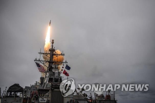 최신형 SM-6 함대공미사일을 발사하는 미 해군 구축함