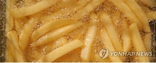 식약처, '감자튀김 이물질' 맥도날드매장 조사…"위생관리 엉망"(종합)