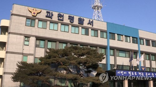 동일한 '영아 매장' 사건인데…과천 긴급체포·부산 불구속 왜?
